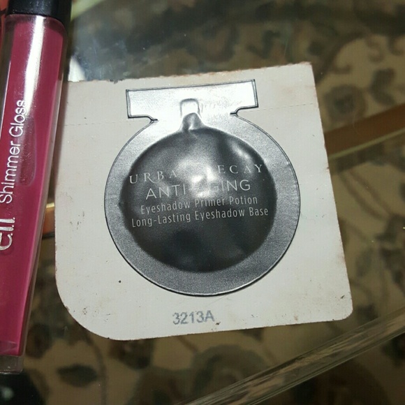 Sold! Makeup bundle - Picture 4 of 4