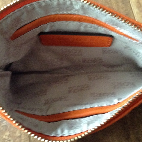 Michael Kors Fulton Leather Wristlet - Picture 3 of 4