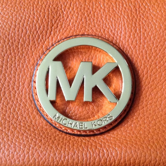 Michael Kors Fulton Leather Wristlet - Picture 4 of 4