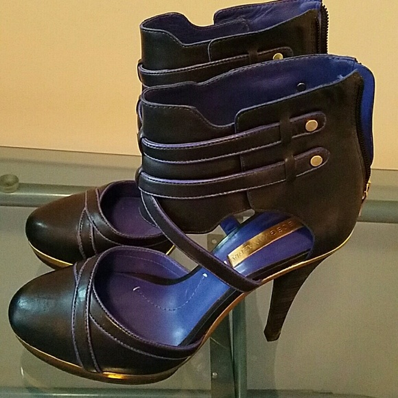 BCBG heels - Picture 2 of 4