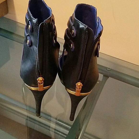 BCBG heels - Picture 3 of 4