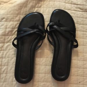 Nurture black leather flip flops. Super padded