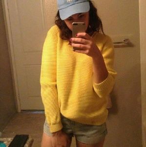 Oversized yellow knit sweater 🍋
