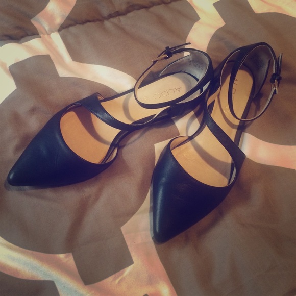 Black Pointed Aldo Flats