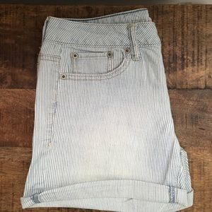 High waisted, American Eagle denim shorts