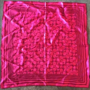 Pink purse scarf accent