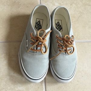 Vans authentic classic shoe with leather laces