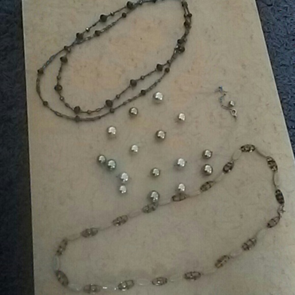Elegant necklaces - Picture 1 of 4