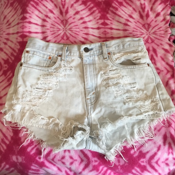 Levi's high waisted light wash shorts