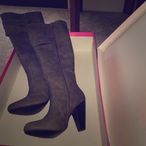 heeled boots