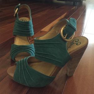 Green suede sandles