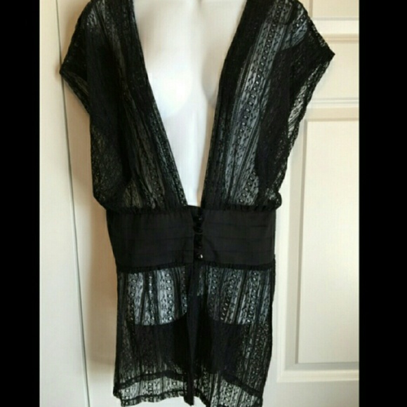Black Sleeveless Buttoned Lace Crochet