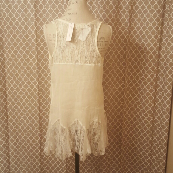 Gorgeous ivory boho lace tank - Picture 2 of 2