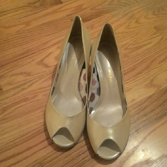 Tan/gold Antonio Melani shoes