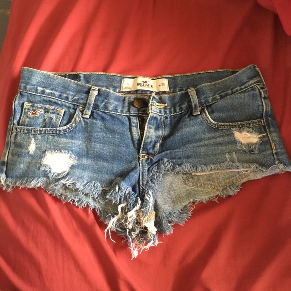🌟SALE🌟Destroyed lightwash Hollister shorts