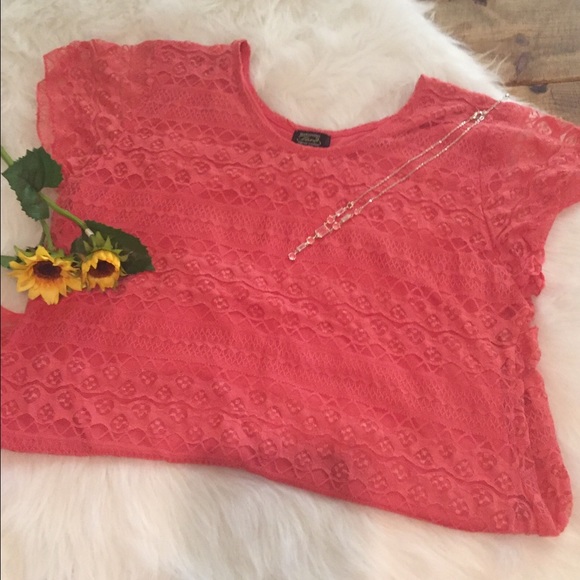 🌹🌹 Woman's Pink Lacey Blouse!!