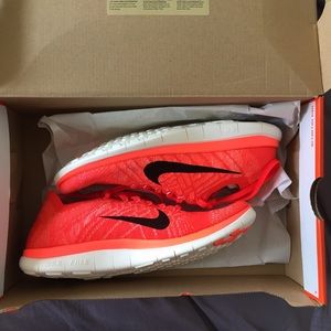 Bright Nike Free 4.0