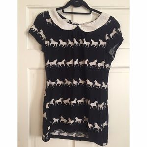 Collared horse print tee