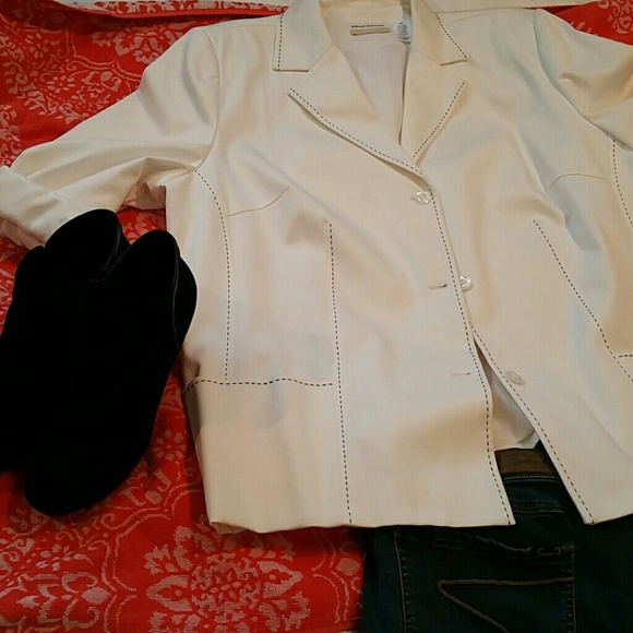 Super cute White Blazer w/Black Stitching Detail