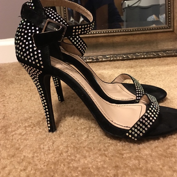 Heels - Picture 2 of 4