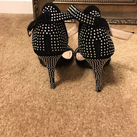 Heels - Picture 3 of 4