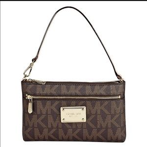 SOLD🌸🌼Michael Kors signature wristlet!🌾