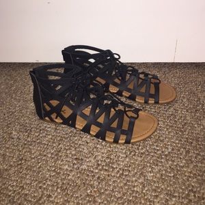 Black gladiator sandals ➰