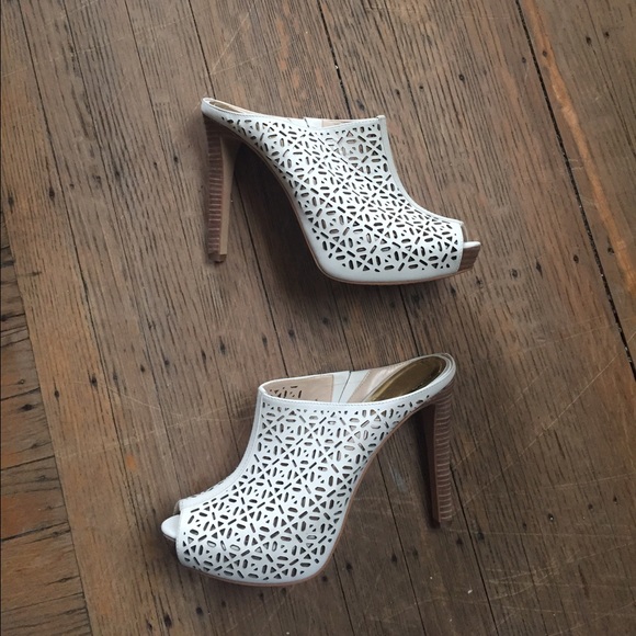 Vince Camuto 'Jaso' Mule - Picture 2 of 3