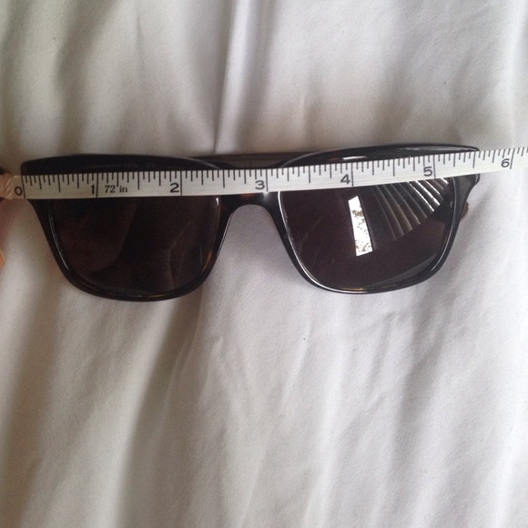 Burberry Unisex Sunglasses - Picture 3 of 4