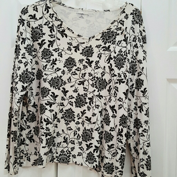 Black and white long sleeve t-shirt