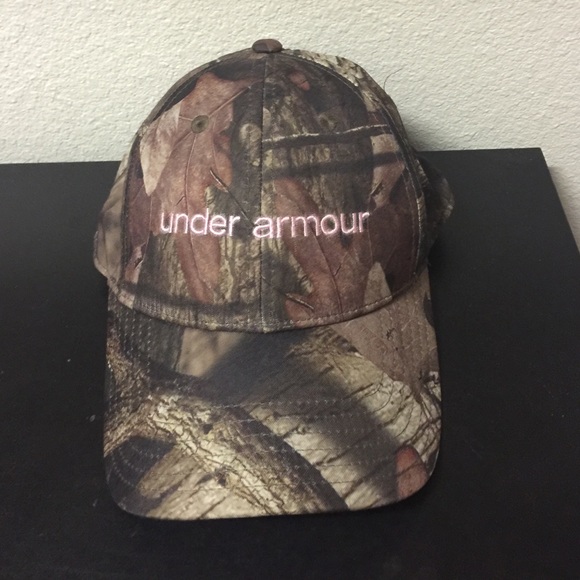 Camo UA hat. 🎀