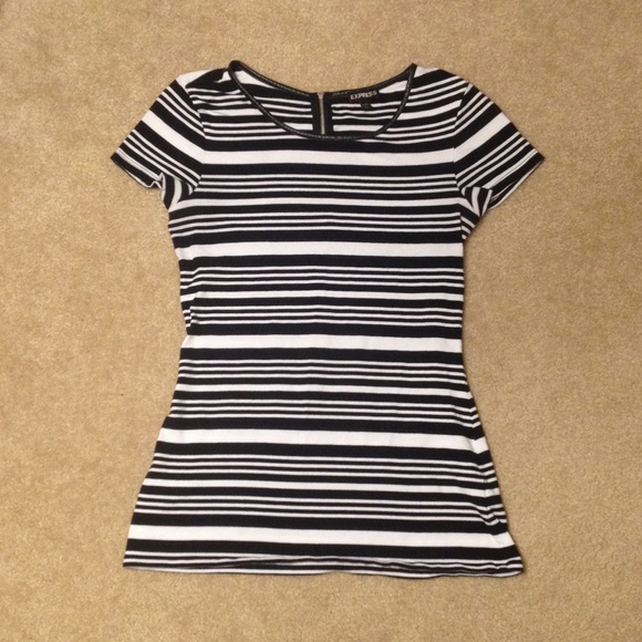 Black and white stripe zipper tee