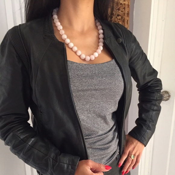 Simple yet chic rose quartz necklace - Picture 1 of 4