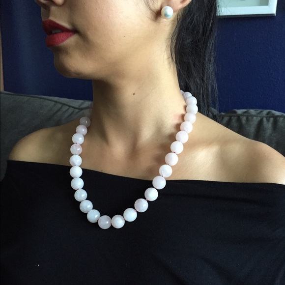 Simple yet chic rose quartz necklace - Picture 3 of 4