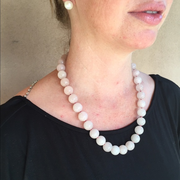 Simple yet chic rose quartz necklace - Picture 4 of 4