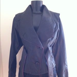 Versitile▪️Guess leather jacket!