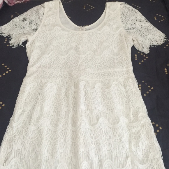 Cream/white Lace Patterned Dress