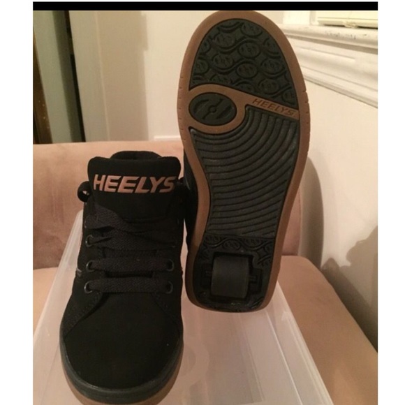 Boys heelys skates