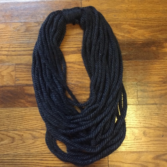 Handmade Charcoal infinity yarn scarf - Picture 1 of 2