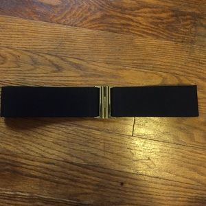 Wide belt with front clasp