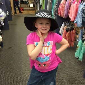 Meet your Posher, Larissa