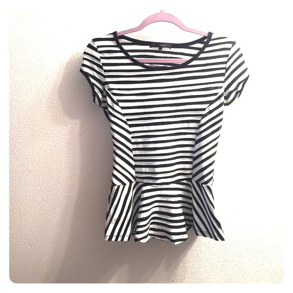 Black and white key hole backed shirt