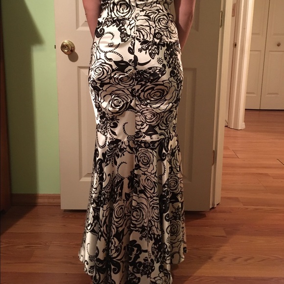 SUPER SEXY.  Long satin - Picture 2 of 3