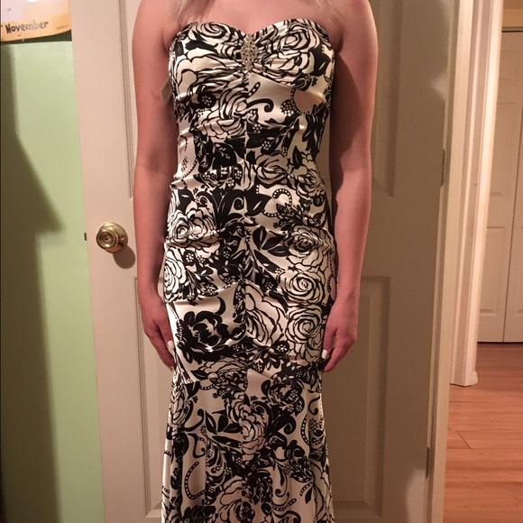 SUPER SEXY.  Long satin - Picture 3 of 3