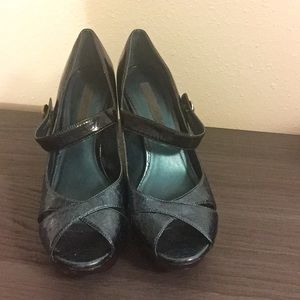 Turquoise/black ombre peeptoe faux snakeskin heel