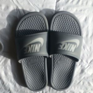 Nike bundle. Nike Benassi Sandles. Size7.