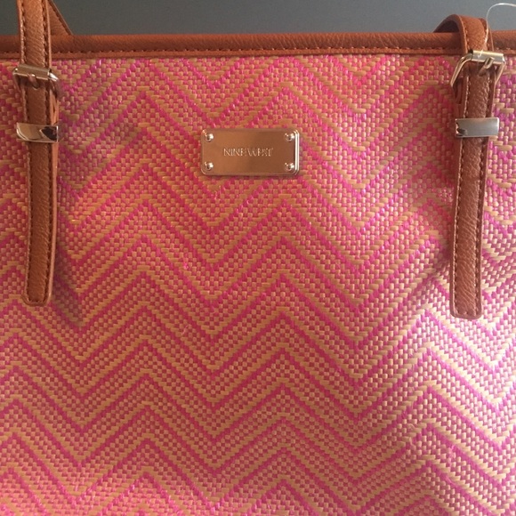 Shoulder bag. - Picture 2 of 3