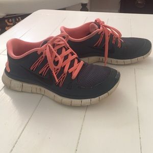 Nike Free Tennis Shoes- Grey/Pink Size 6.5