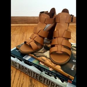 ✨AE✨ Strappy Tan Chunky Heel Sandals