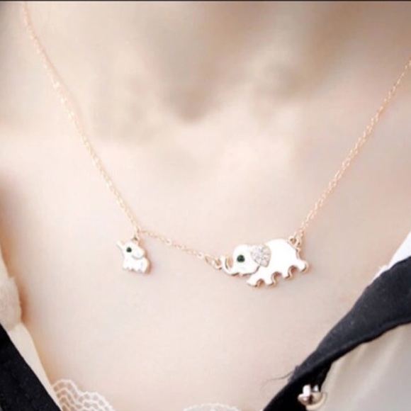 Mom and baby elephant necklace - Picture 2 of 4